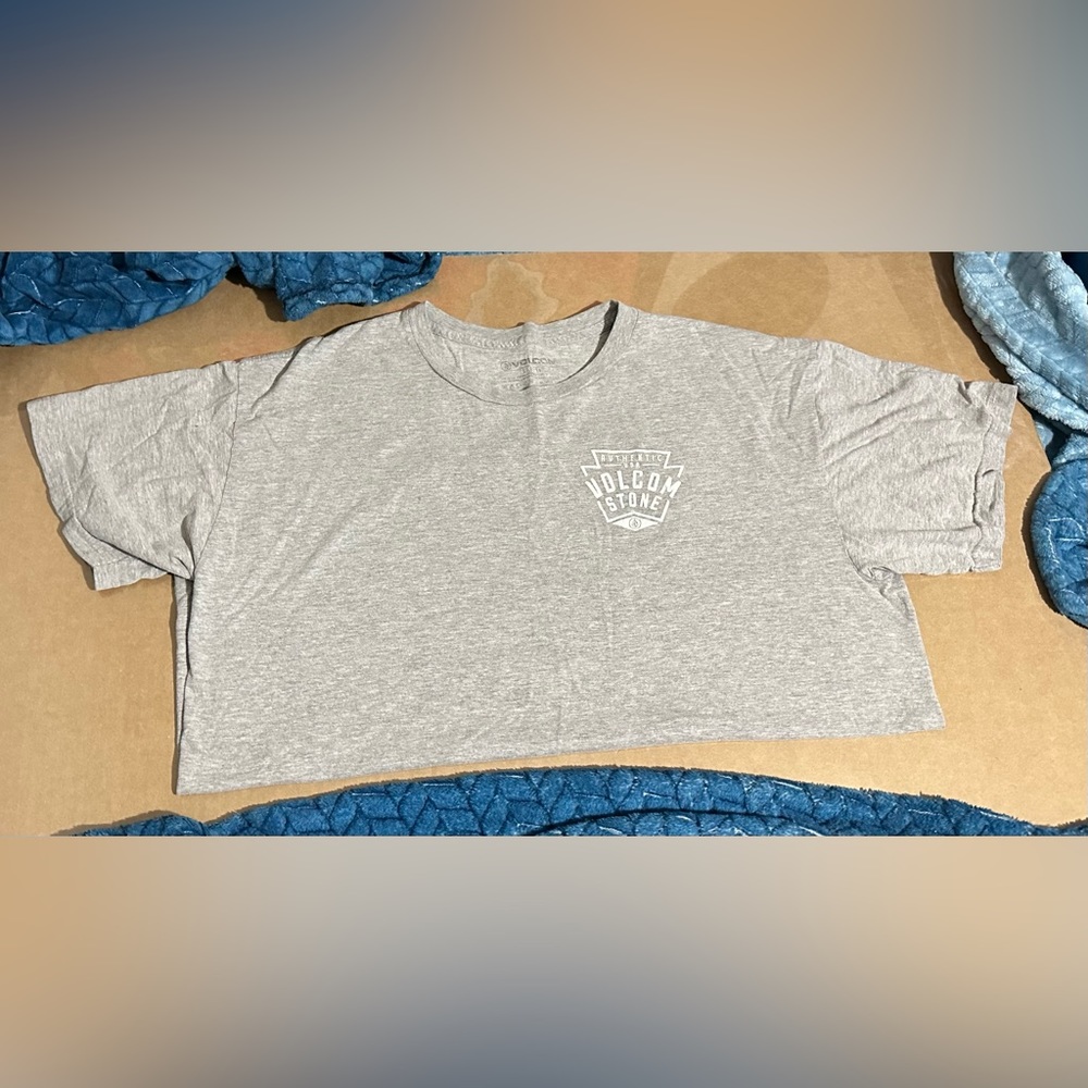 Gray T-shirt with decal